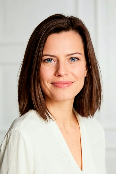 Mujer sonriente y confiada